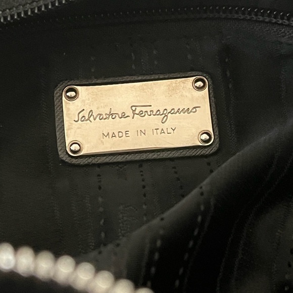 Salvatore Ferragamo Gancini Shoulder Bag GG-21D940 Black Leather - Picture 15 of 15